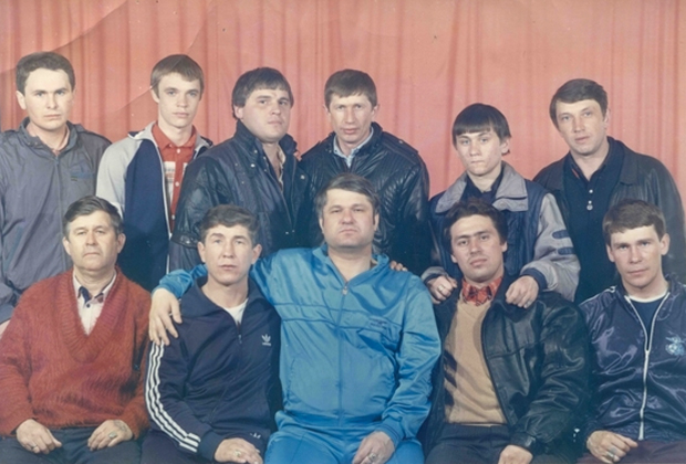 Члены ОПС &laquo;Общак&raquo;. В центре нижнего ряда &mdash; Евгений Васин (Джем)