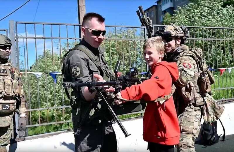 В Мурманске в школьном лагере провели встречу с участниками "СВО"