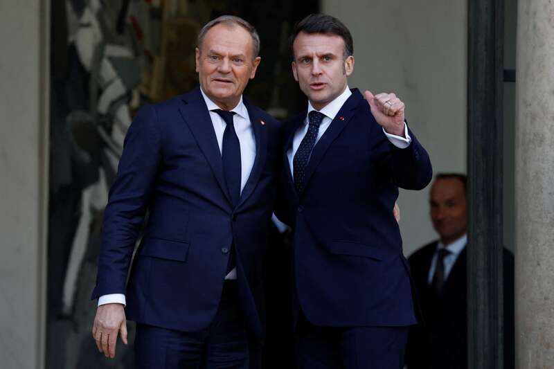 Эммануэль Макрон и премьер Польши Дональд Туск (Фото: REUTERS/Abdul Saboor)