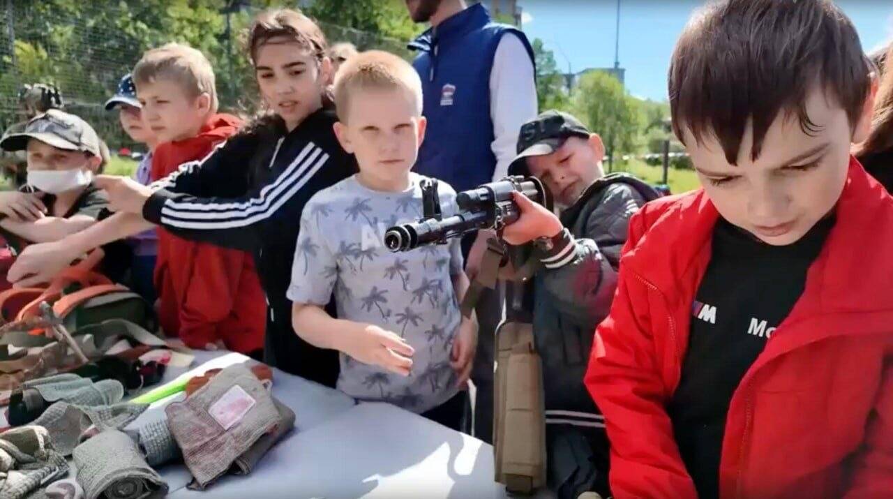 В Мурманске в школьном лагере провели встречу с участниками "СВО"